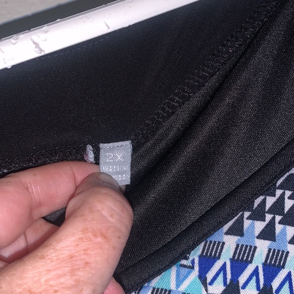 Beautiful geometric patterned maxi - Picture 3 of 3